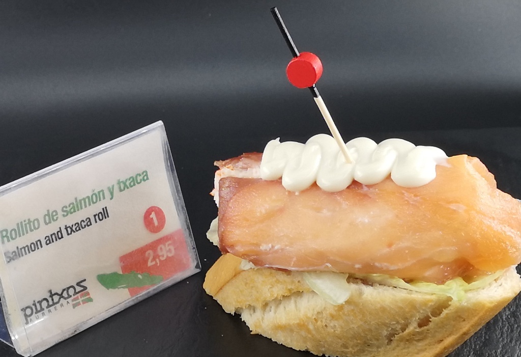 1- Rollito de  Salmon y Txaka